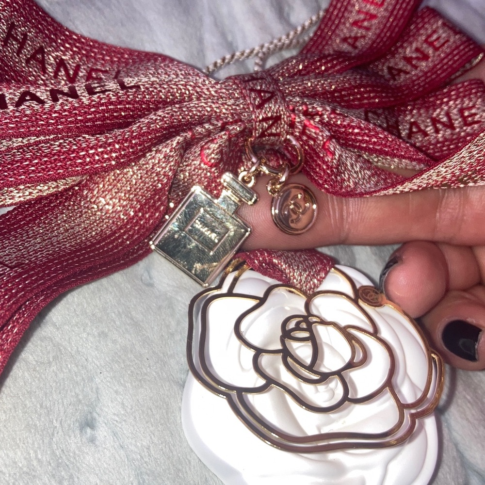 CHANEL limited edition Ornament - Picture 3 of 5